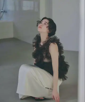 NOTREemor asymmetry tulle tops