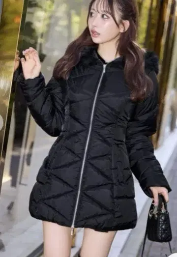 블랙 후드 부착 퀼팅 다운 자켓