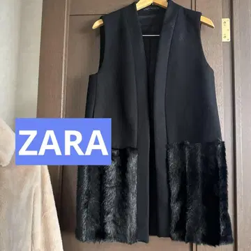 ZARA 새상품급 퍼 달린 블랙 슬리브리스 베스트