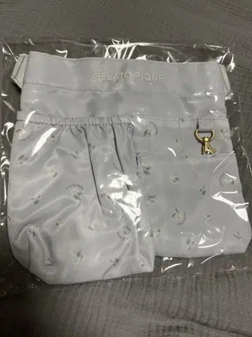젤라토피케 숄더백 간호사