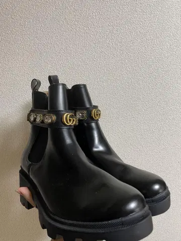 GG 로고 블랙 첼시 부츠
