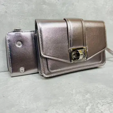 새상품 MOUSSY 메탈릭 실버 숄더백 2way 지갑