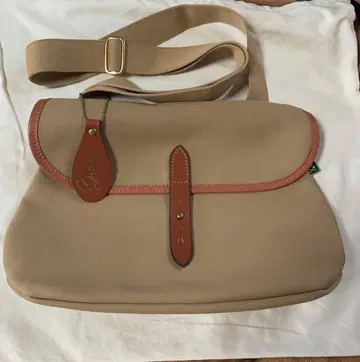 브래디 숄더백
