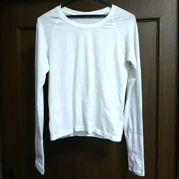 룰루레몬 화이트 긴팔 티셔츠