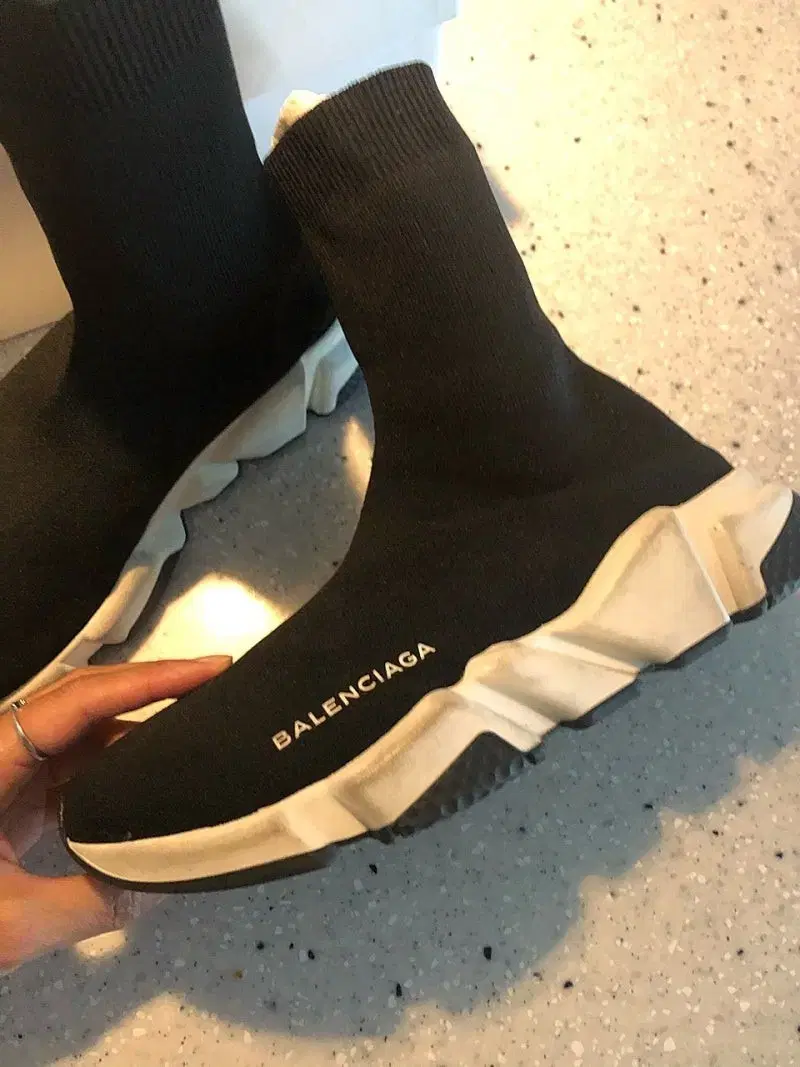 발렌시아가 스피드러너 블랙 하이탑 36 사이즈