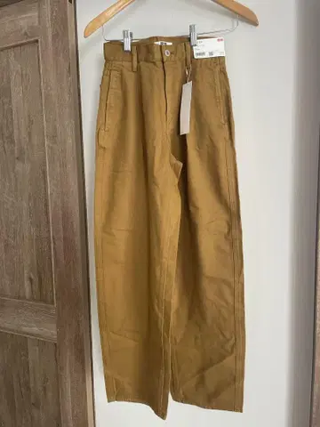 [ 새상품 ] 유니클로 데님 턱 팬츠 데님 팬츠 머스타드 22