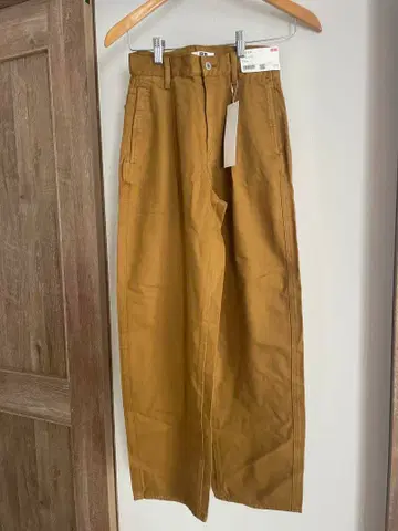 [ 새상품 ] 유니클로 데님 턱 팬츠 데님 팬츠 머스타드 22