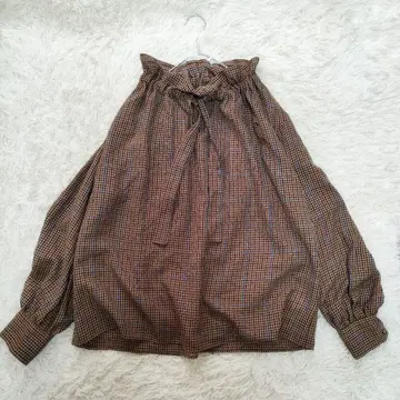 프릴 칼라 체크 브라운 블루 리본 보타이