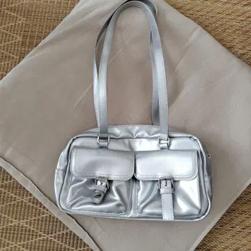 W 포켓 숄더백