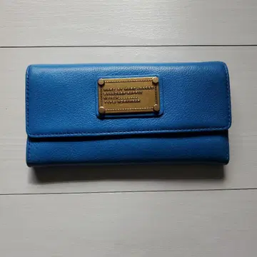 MARC BY MARCJACOBS 가죽 장지갑 파란색 금속 플레이트 포함