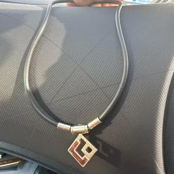 기하학 패턴 가죽 목걸이