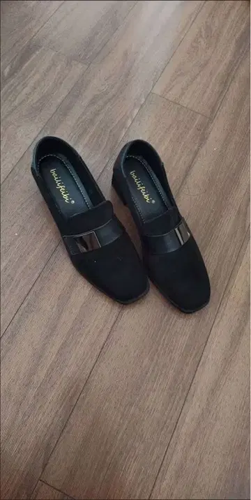 블랙 스웨이드풍 하이힐 펌프스