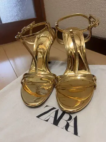 ZARA 골드 스트랩 샌들 하이힐