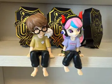 남아와 여아 피규어 세트