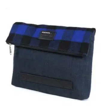 체크 무늬 플랩이 달린 클러치백