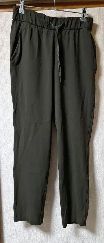 Lululemon 카키색 캐주얼 팬츠