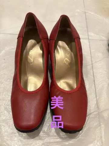 돌체 빨간색 펌프스