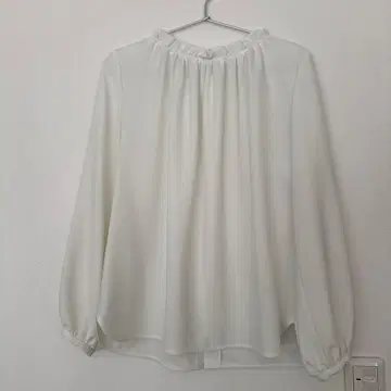 라 토탈리테 블라우스 La TOTALITE