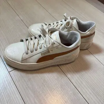 PUMA 화이트/브라운 스니커즈