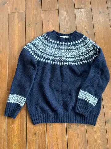 할리 오브 스코틀랜드 네이비 페어아일 패턴 울 스웨터