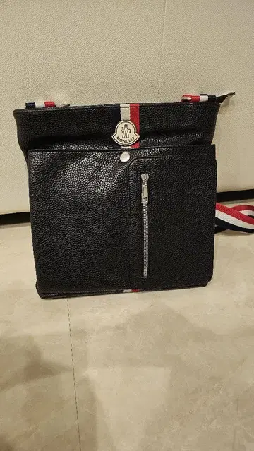 MONCLER 숄더백