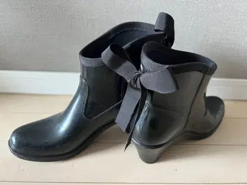 리본 포함 블랙 숏 레인부츠