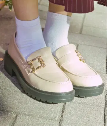 axes femme 비쥬 버클 로퍼 베이지