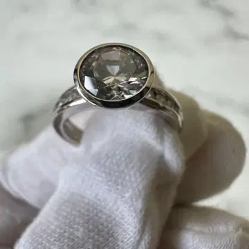 AGATHA 아가타 실버 라운드컷 크리스탈 반지