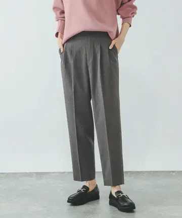 키지마 아스카님 착용/우츠쿠 실루엣 테이퍼드 팬츠/494098