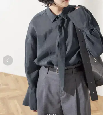미사용 새상품 L'ESSAGE 실키 시어 타이 블라우스