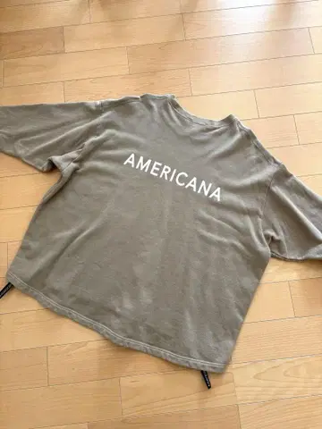 Americana 베이지 긴팔 맨투맨