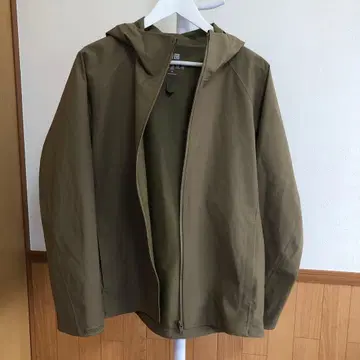 UNIQLO 블록테크 파카 3D컷 / M 사이즈 올리브