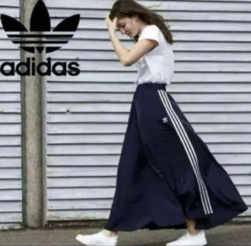 adidas 네이비 플레어 스커트