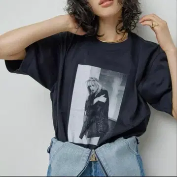 GALLARDAGALANTE 개럴개런트 코트니 사진 T셔츠