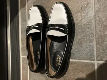 G.H. Bass Weejuns 로퍼 블랙/화이트