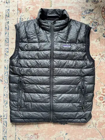 Patagonia 블랙 다운 베스트