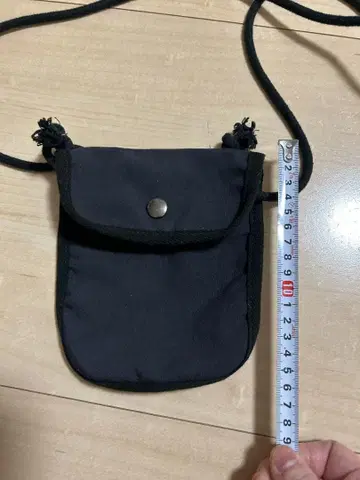 MHL. 블랙 파우치 스냅 버튼 포함