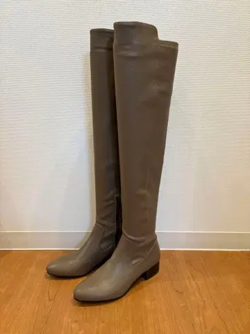 새상품 오데뜨 앤 오딜 니하이 23cm 그레이지 힐 3.5cm