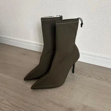 택 포함 미사용 새상품 ZARA 부츠
