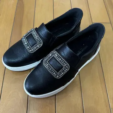 [ 새상품급 ] 비쥬 장식 블랙 핑거프리 슈즈