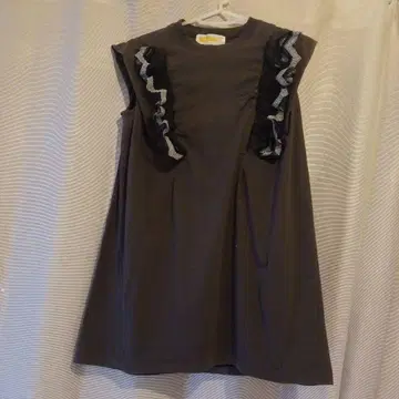 PONTI 슬리브리스 변형 T셔츠