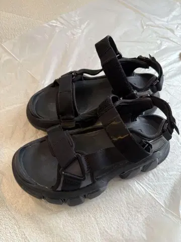 오니츠카타이거 블랙 스포츠 샌들