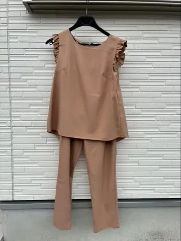 베이지 프릴 소매 셋업