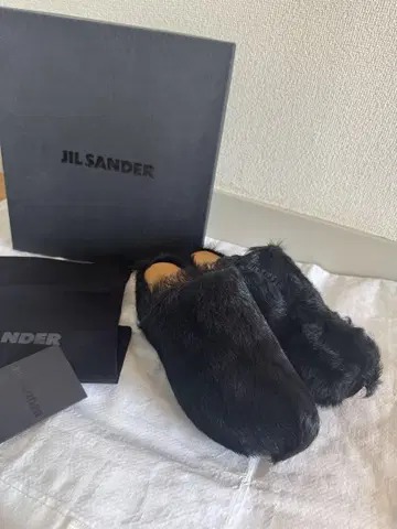 최종 처분 세일 JIL SANDER 블랙 퍼 샌들