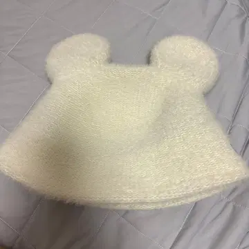 미키 귀 달린 화이트 니트 모자