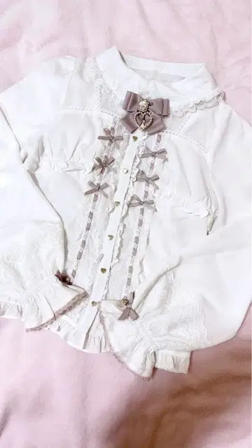 LIZLISA 백 셔링 블라우스