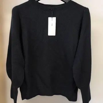 TO BE CHIC 블랙 퍼프 슬리브 니트 스웨터