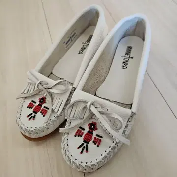MINNETONKA 화이트 모카신 7.5