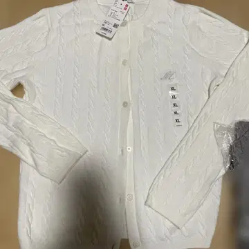 UNIQLO 케이블 니트 가디건 화이트 가슴 자수 M