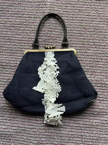 미나 페르호넨 포레스트 퍼레이드 커들 백